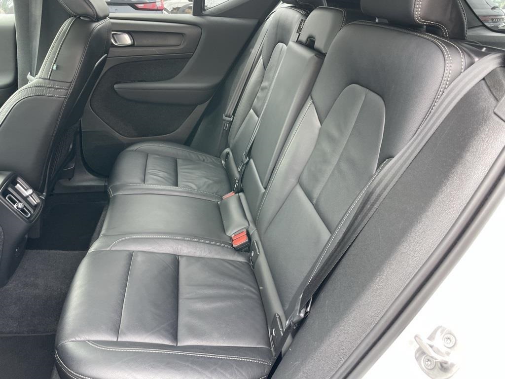 2023 Volvo XC40 Plus photo 3