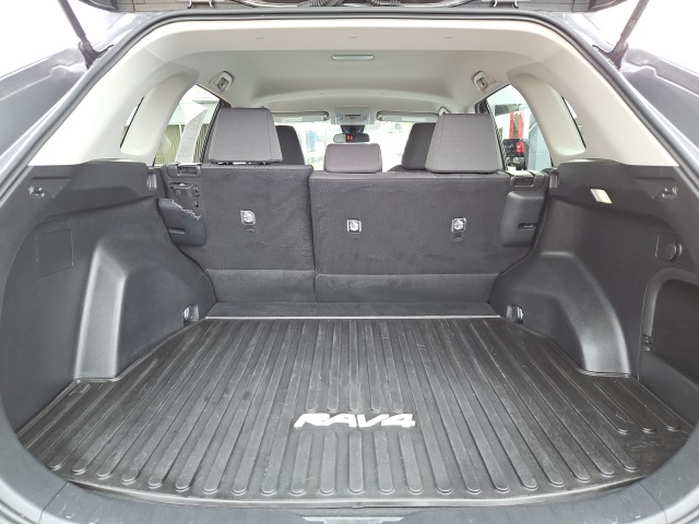 2022 Toyota RAV4 Hybrid XLE photo 8