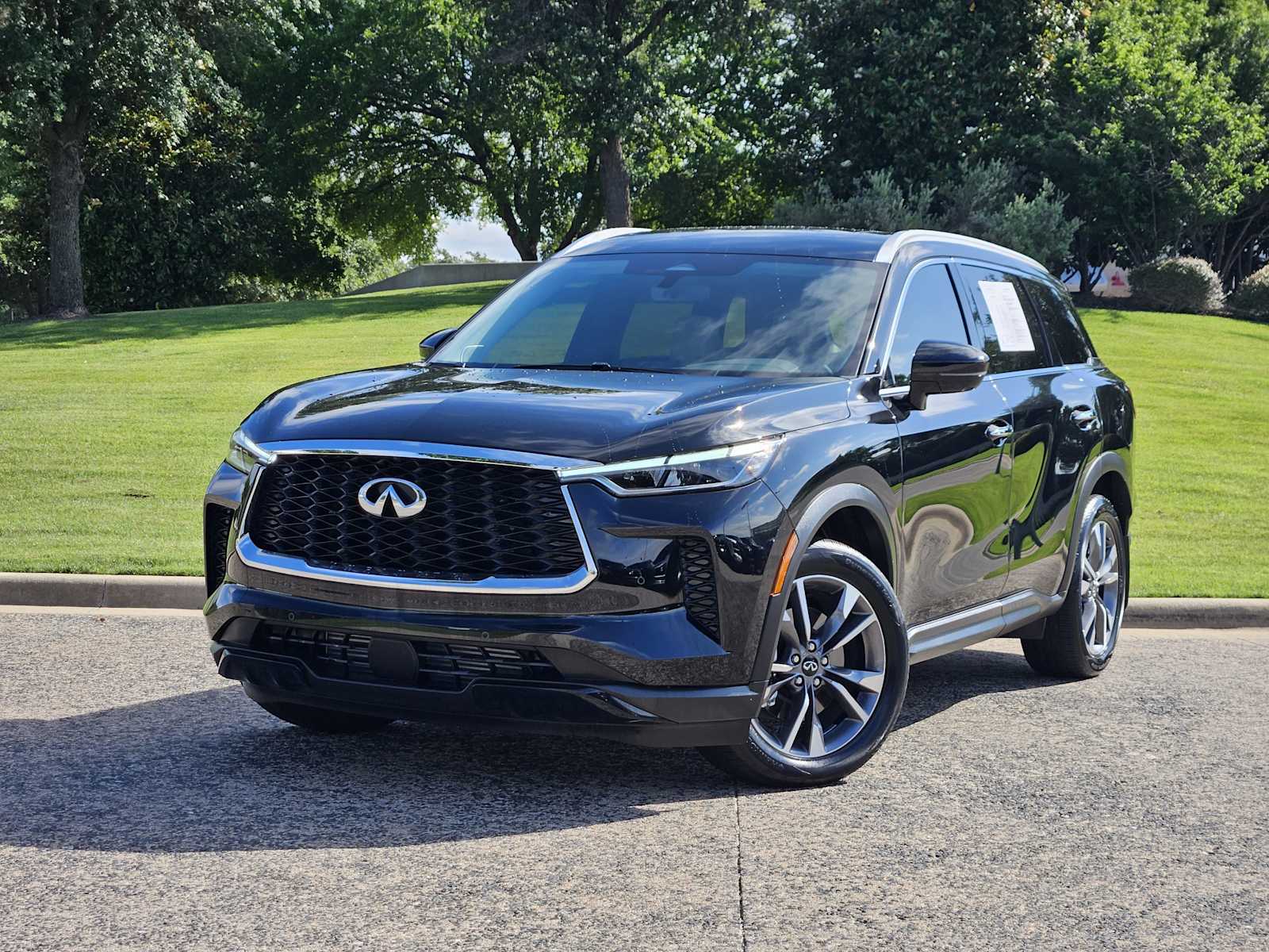 2025 INFINITI QX60 LUXE