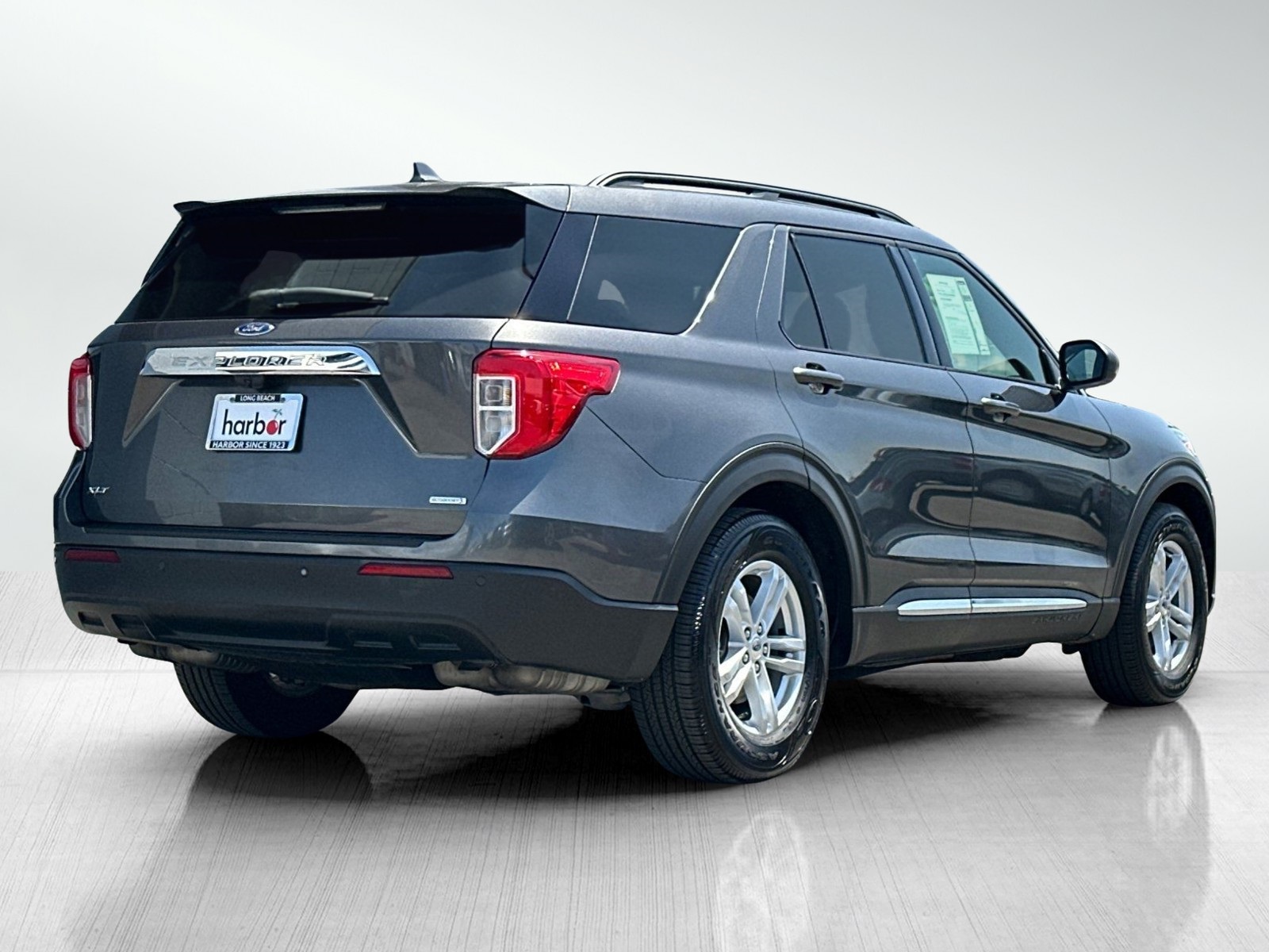 2020 Ford Explorer XLT photo 2