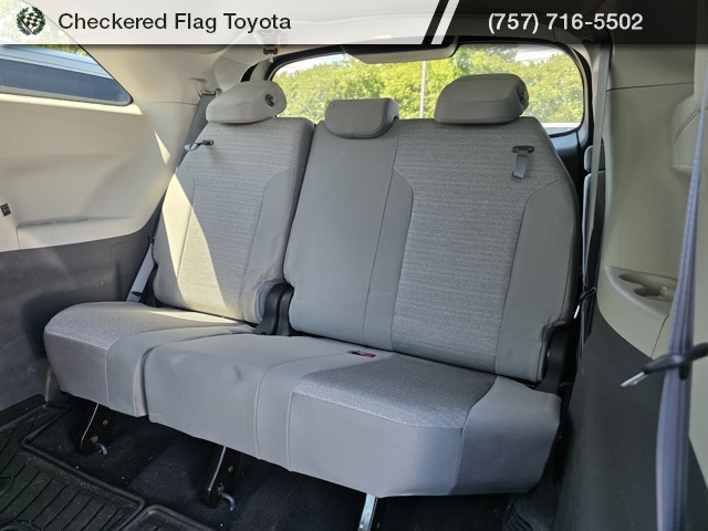 2021 Toyota Sienna LE photo 20