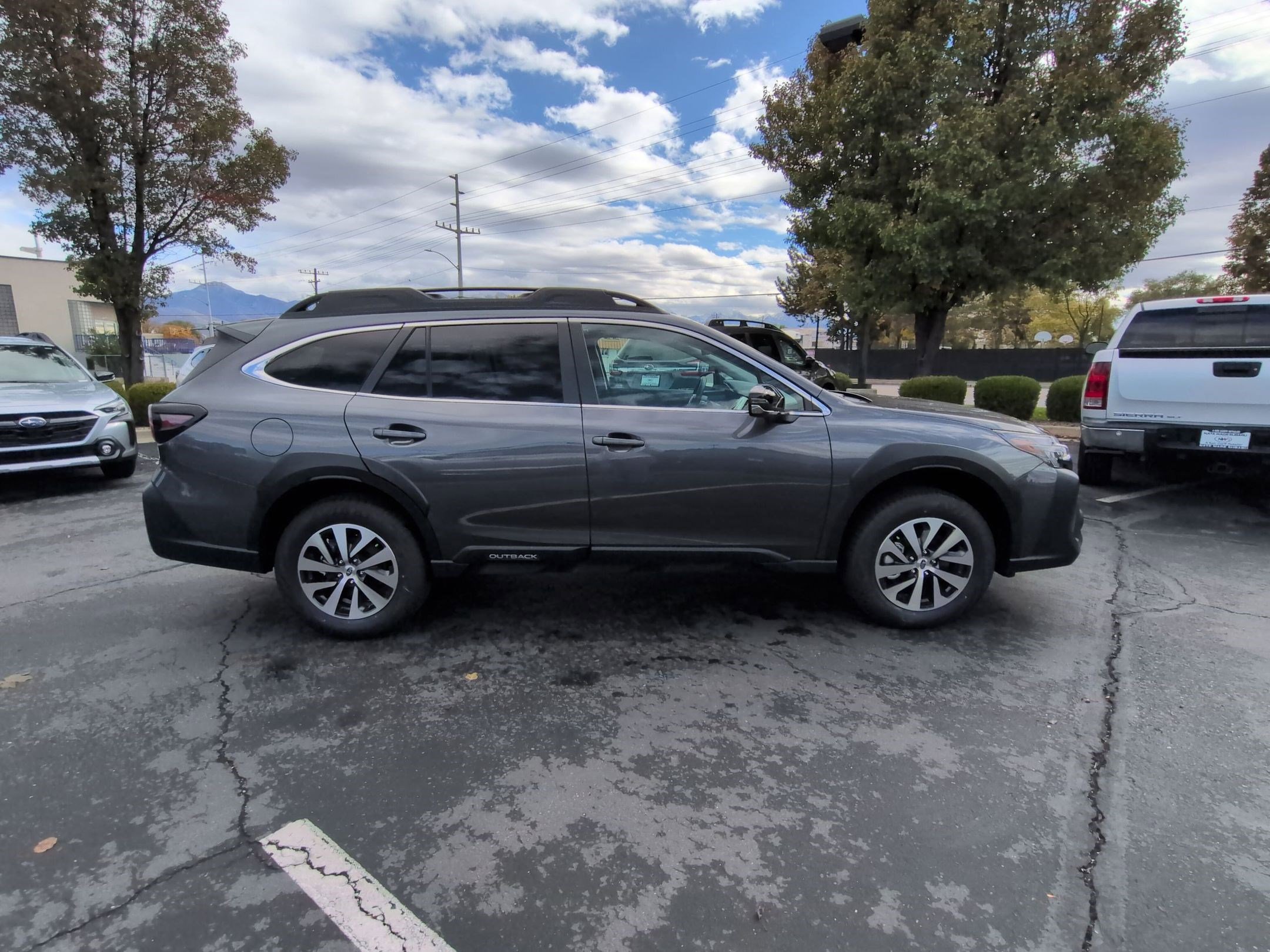 2025 Subaru Outback Premium photo 2