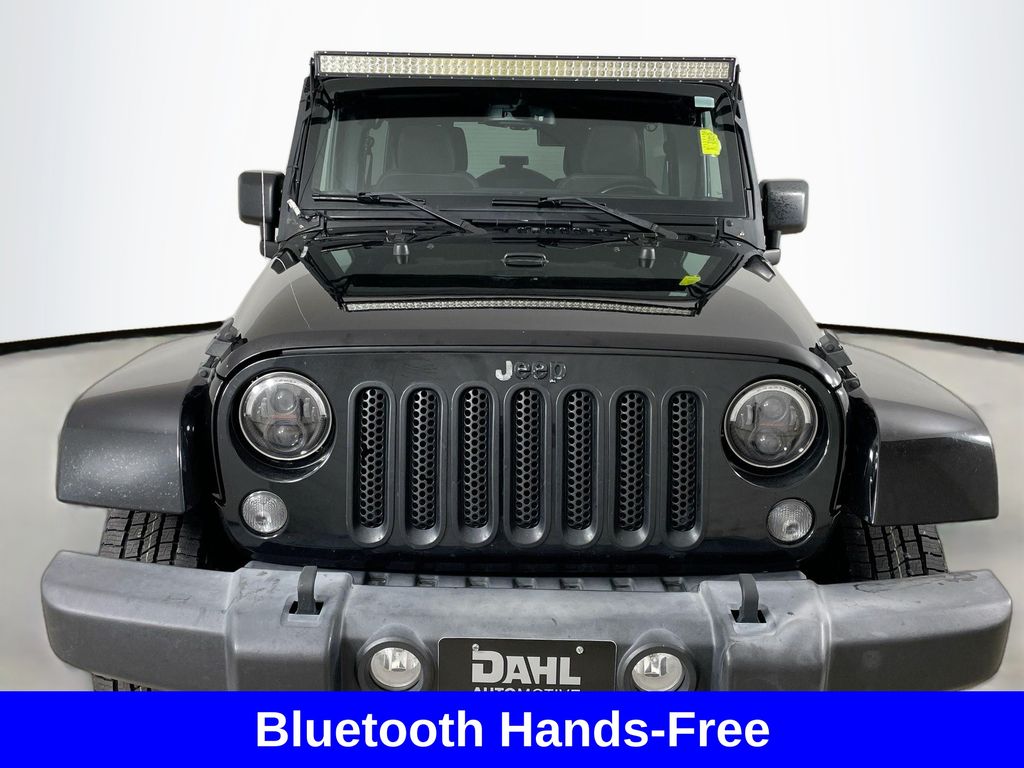 2015 Jeep Wrangler Unlimited Sahara photo 2