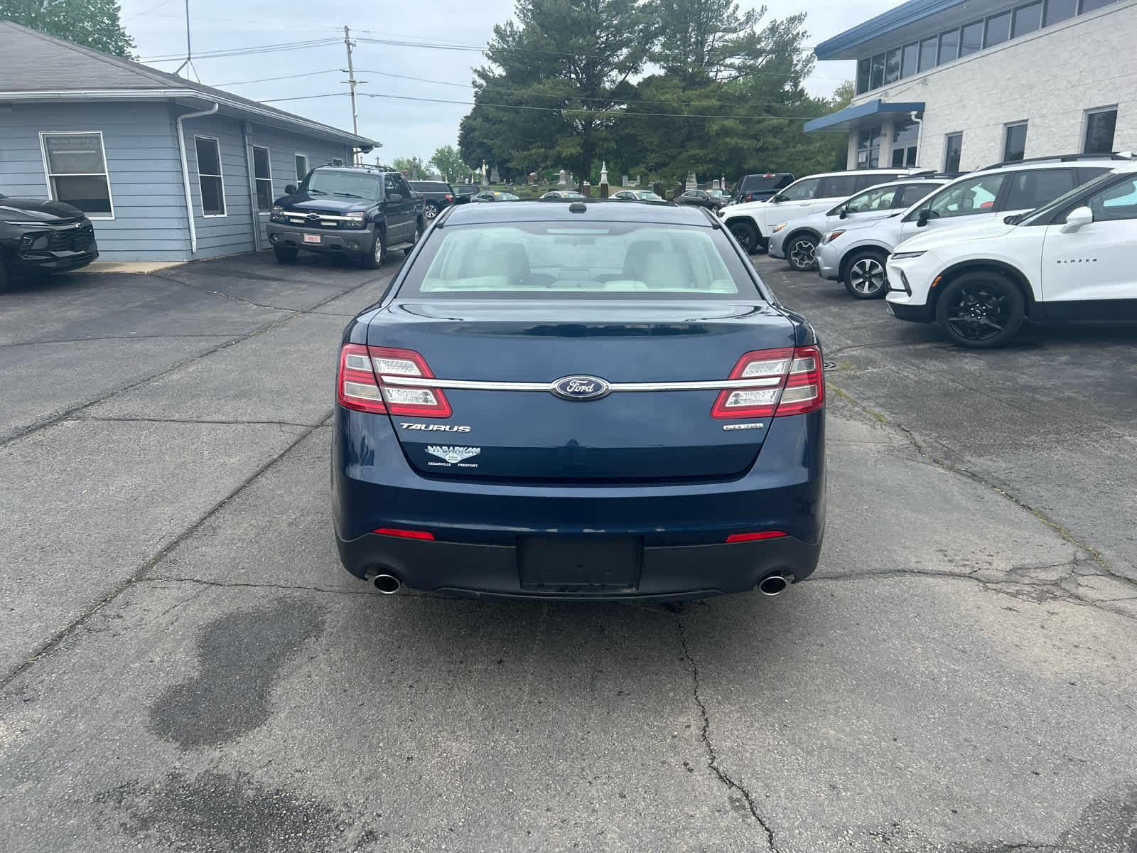 2016 Ford Taurus SE photo 3