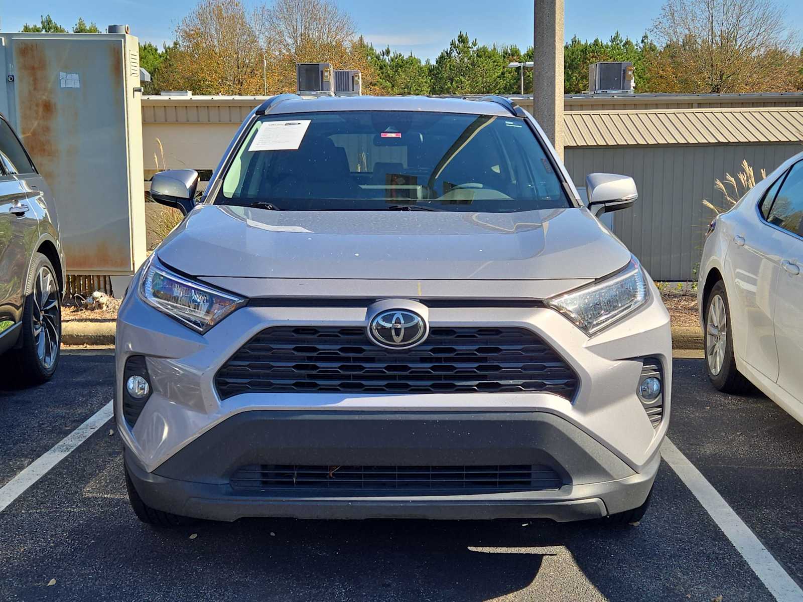 2021 Toyota RAV4 XLE photo 2