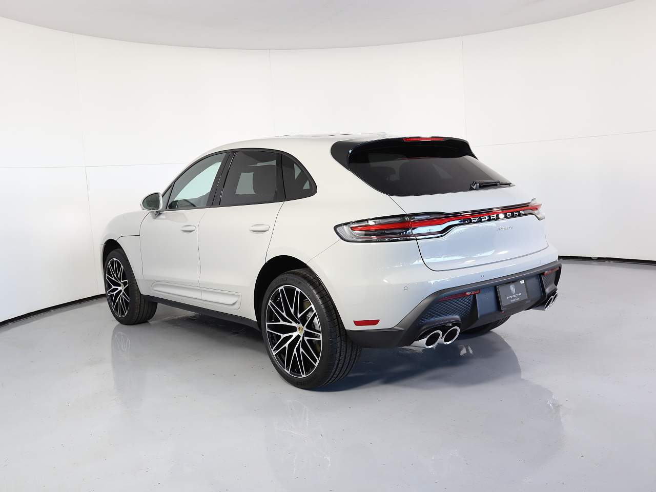 2025 Porsche Macan T photo 3