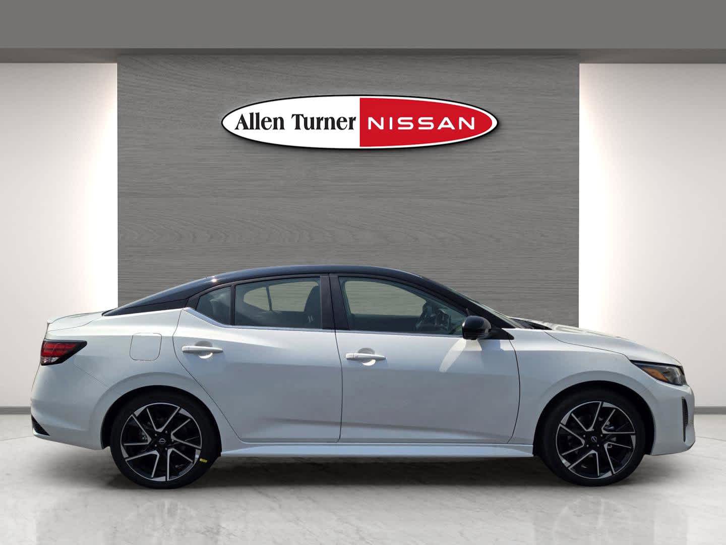 2025 Nissan Sentra SR photo 8
