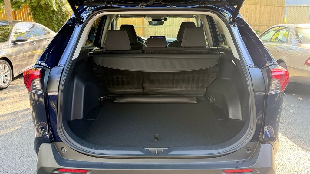 2024 Toyota RAV4 Hybrid XLE photo 11