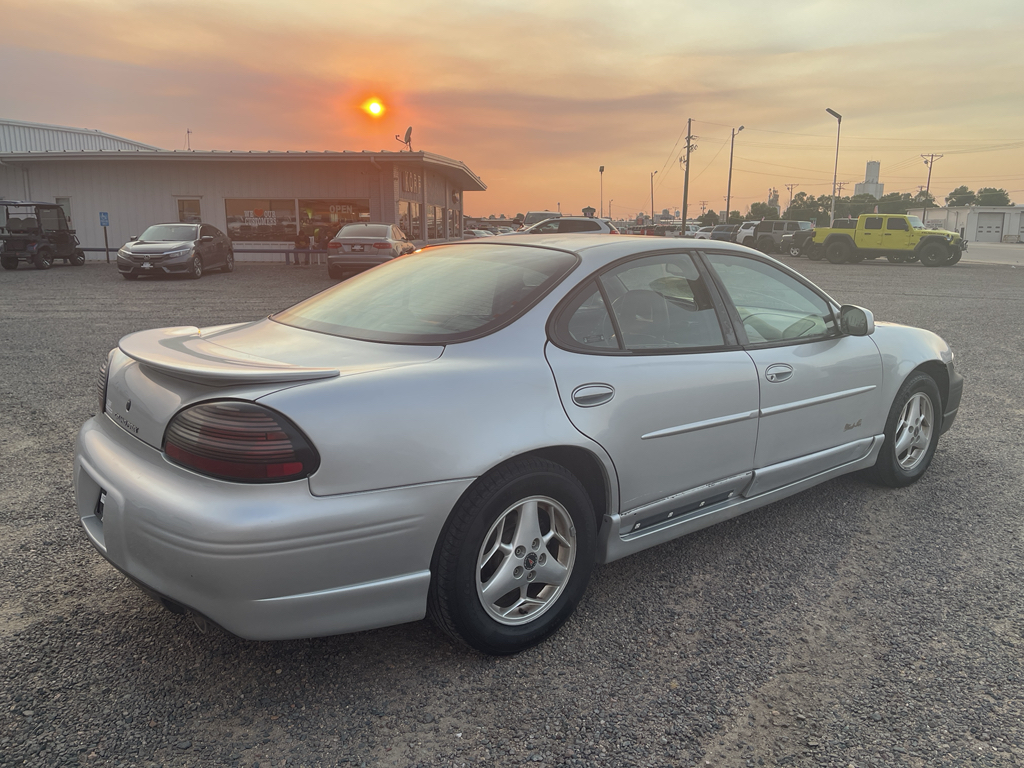 2002 Pontiac Grand Prix GTP photo 2