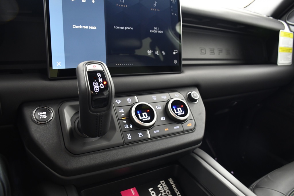 2025 Land Rover Defender 130 S photo 32
