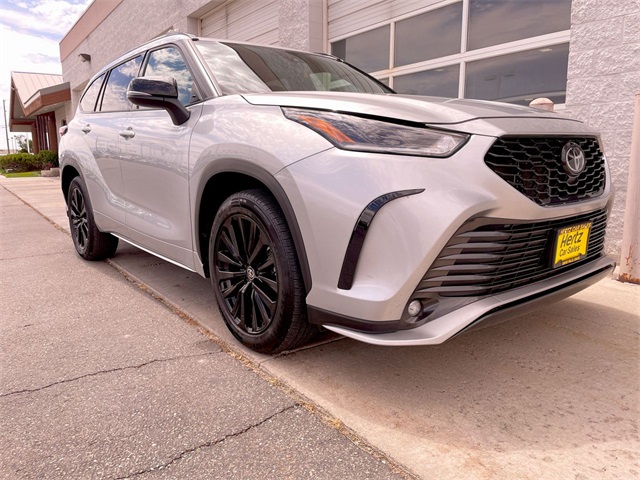 2024 Toyota Highlander XSE photo 2