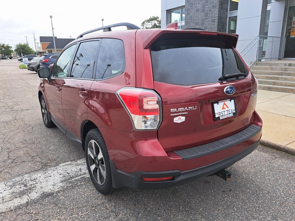 2017 Subaru Forester 2.5i Premium photo 4