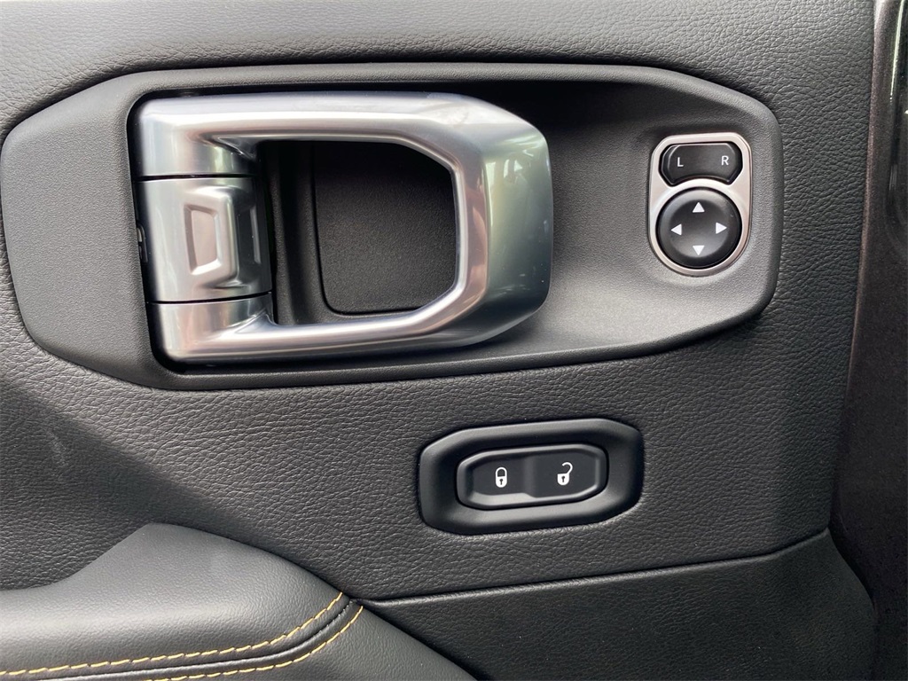 2024 Jeep Wrangler Sahara photo 16