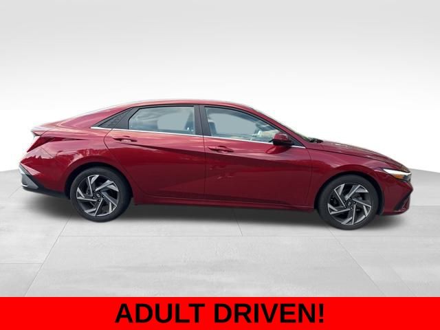 2024 Hyundai Elantra SEL Convenience photo 2