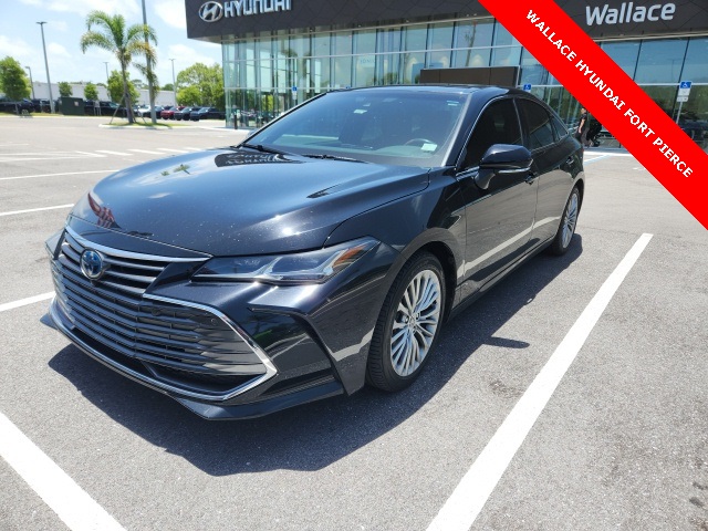 2022 Toyota Avalon Hybrid Limited photo 2