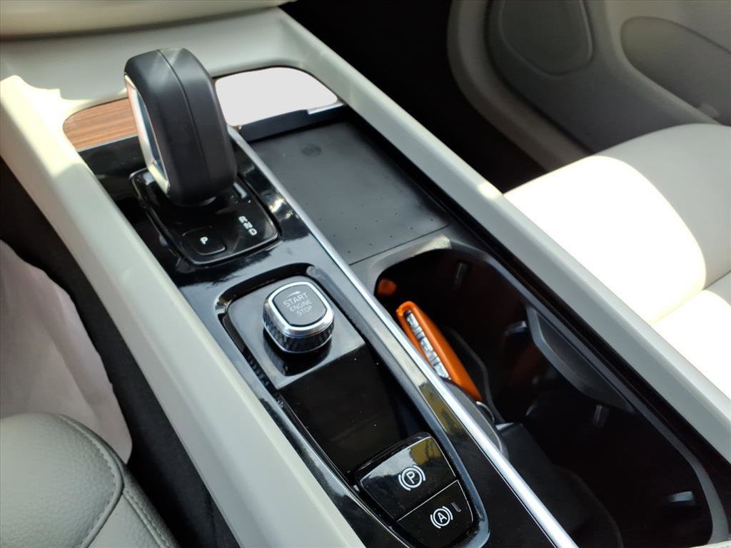 2022 Volvo XC60 B5 Momentum photo 20