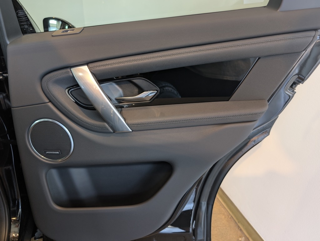 2025 Land Rover Discovery Sport S photo 21