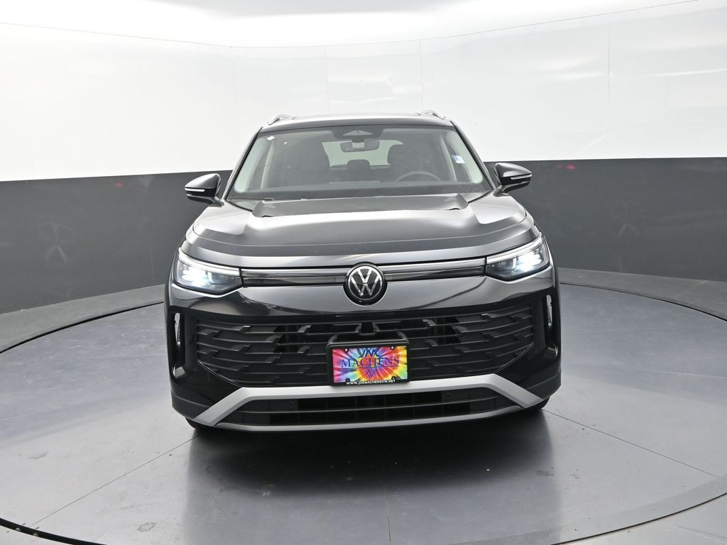 2025 Volkswagen Tiguan SE photo 2