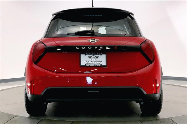 2026 Mini Cooper Hardtop 2 Door Signature photo 2
