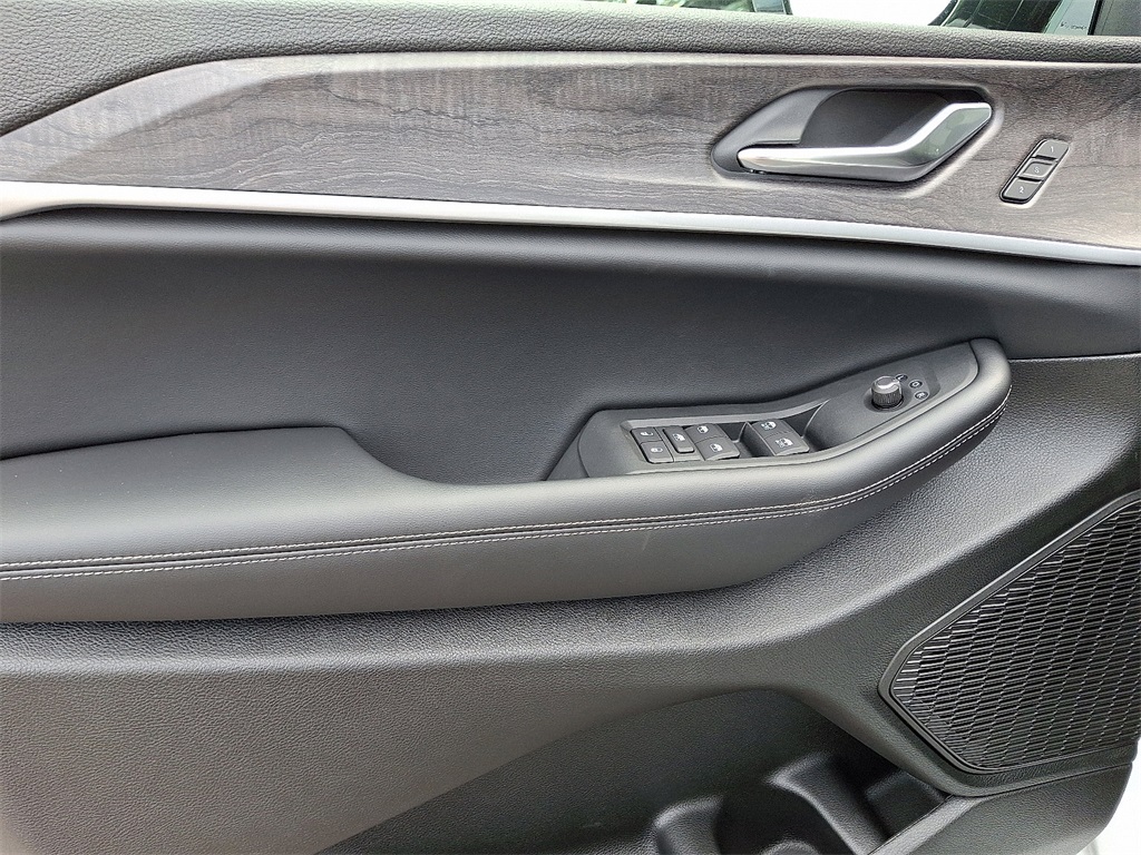 2025 Jeep Grand Cherokee Limited photo 3