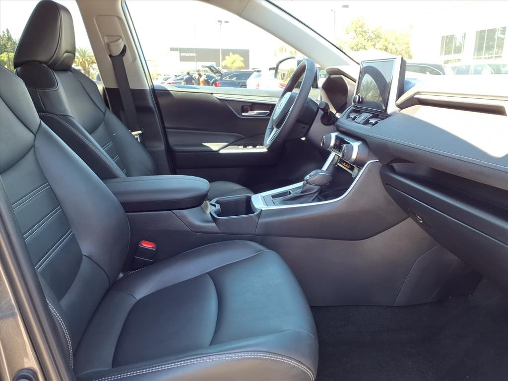 2023 Toyota RAV4 XLE Premium photo 10