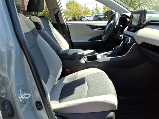 2022 Toyota RAV4 XLE photo 18