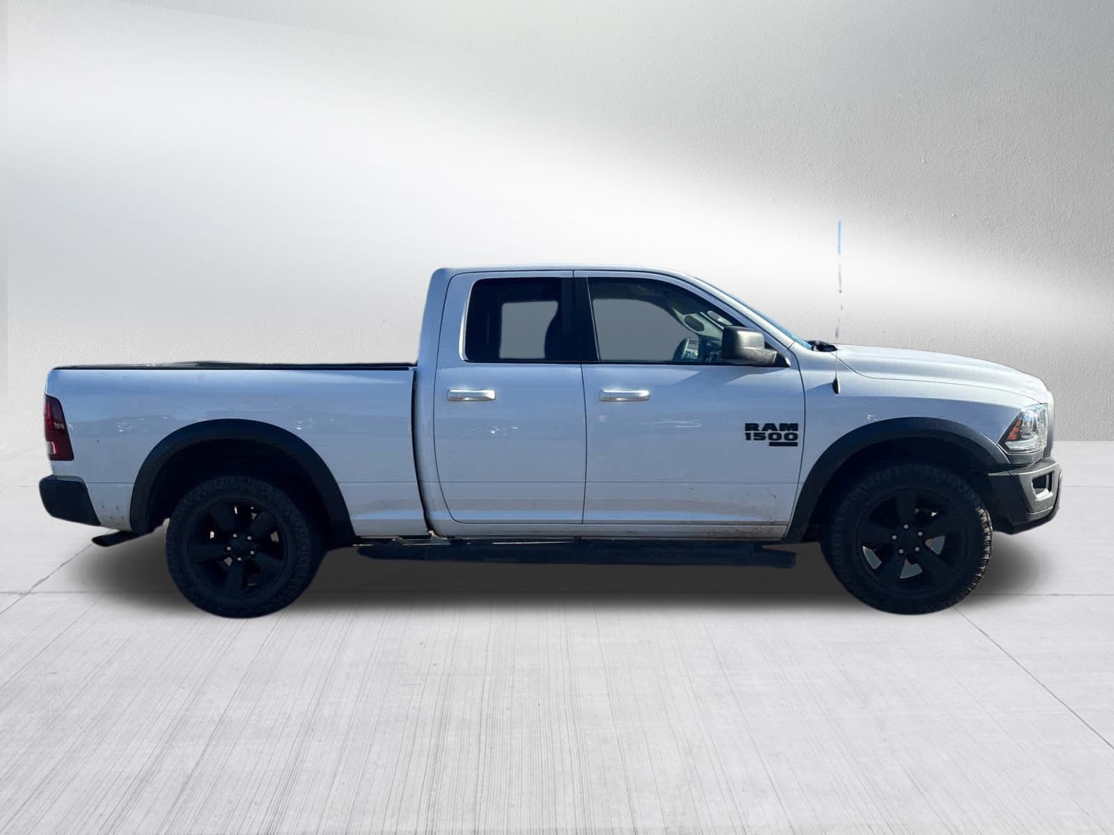 2019 Ram 1500 SLT photo 2
