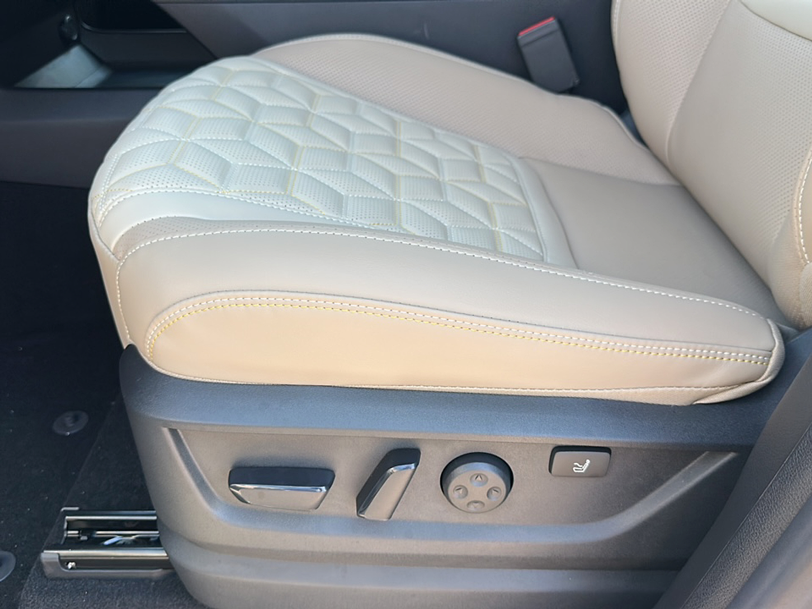 2026 Nissan Armada Platinum Reserve photo 7