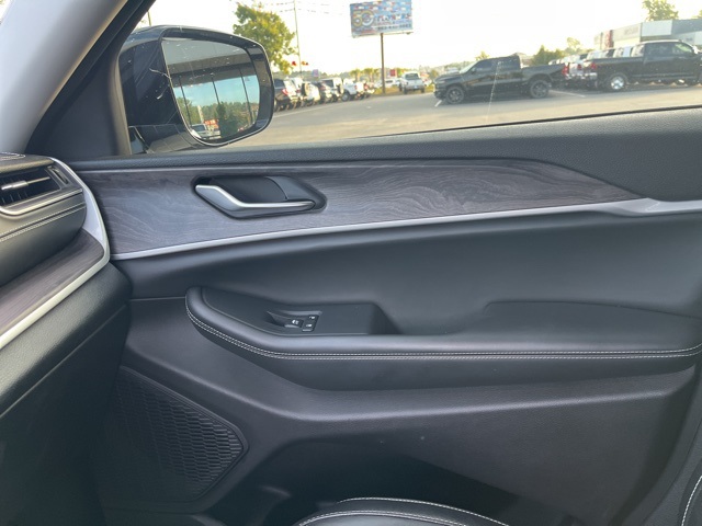 2023 Jeep Grand Cherokee Limited photo 24
