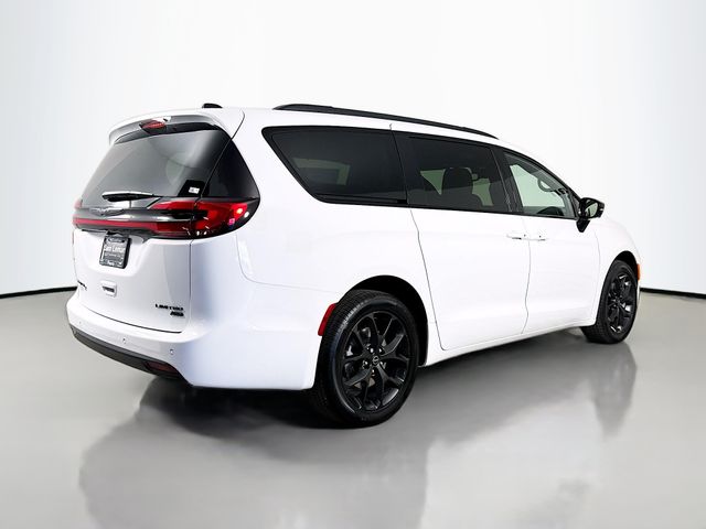 2026 Chrysler Pacifica Limited photo 4