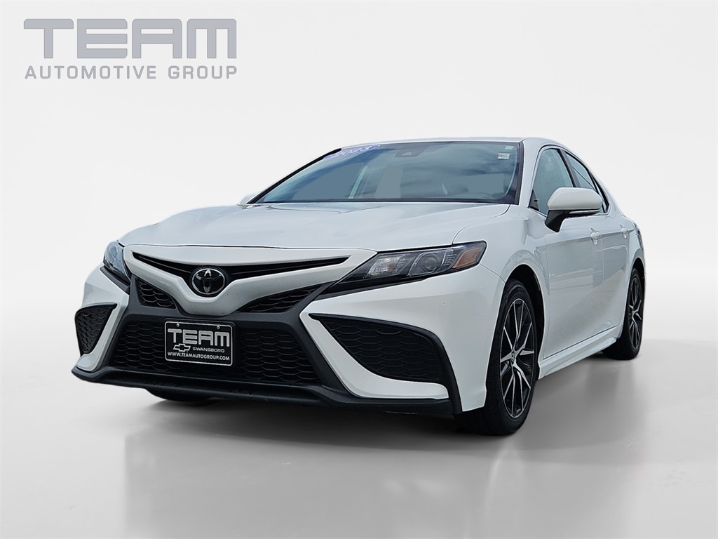 2023 Toyota Camry SE photo 3
