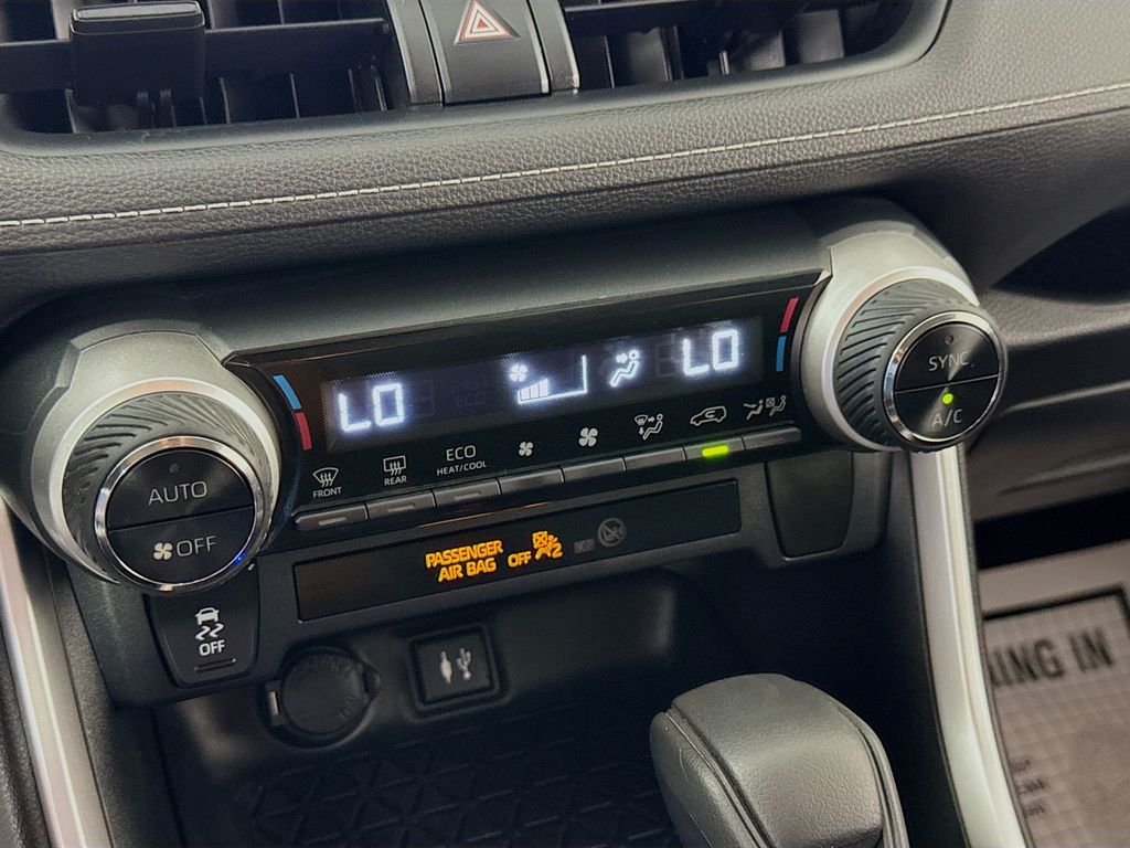 2019 Toyota RAV4 Hybrid LE photo 16