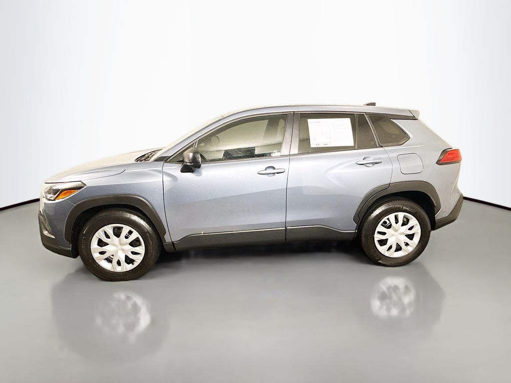 2023 Toyota Corolla Cross L photo 2