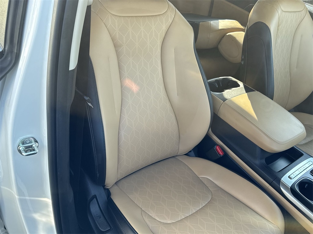 2024 Kia Carnival LX photo 29