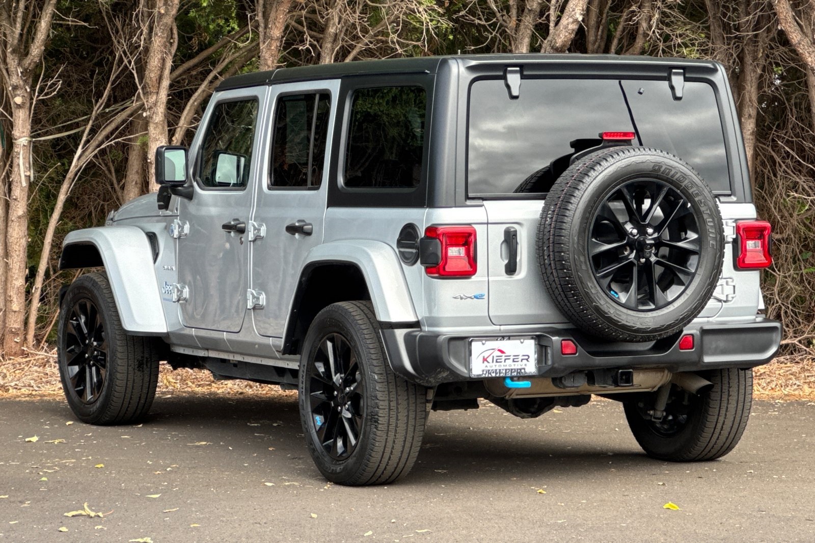 2023 Jeep Wrangler Sahara 4xe photo 6