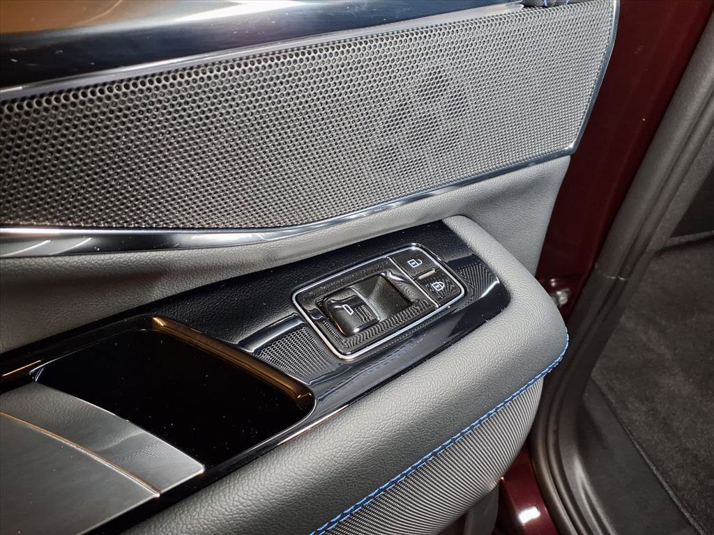 2026 Cadillac Escalade IQ Luxury photo 13