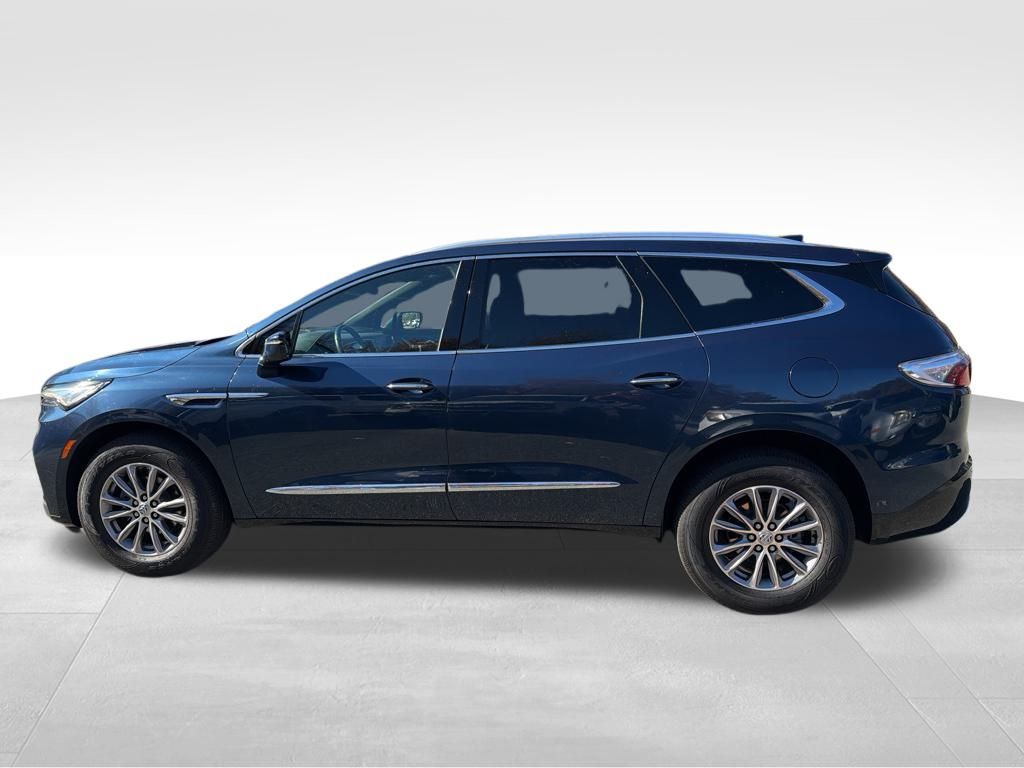 2023 Buick Enclave Essence photo 3