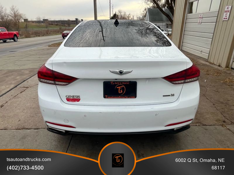 2015 Hyundai Genesis 3.8 photo 3