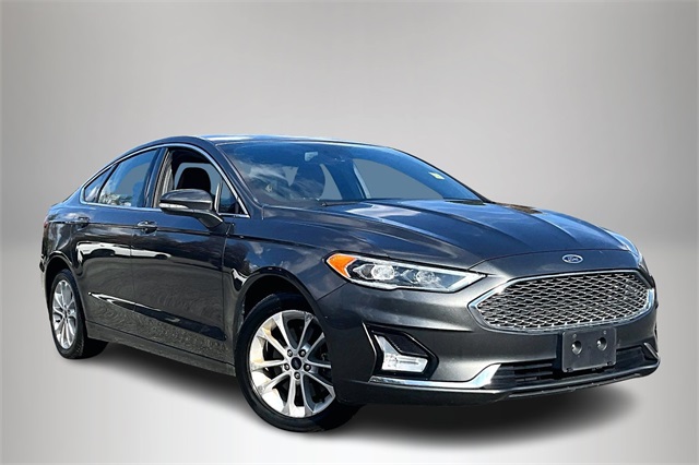 2020 Ford Fusion Energi Titanium's photo