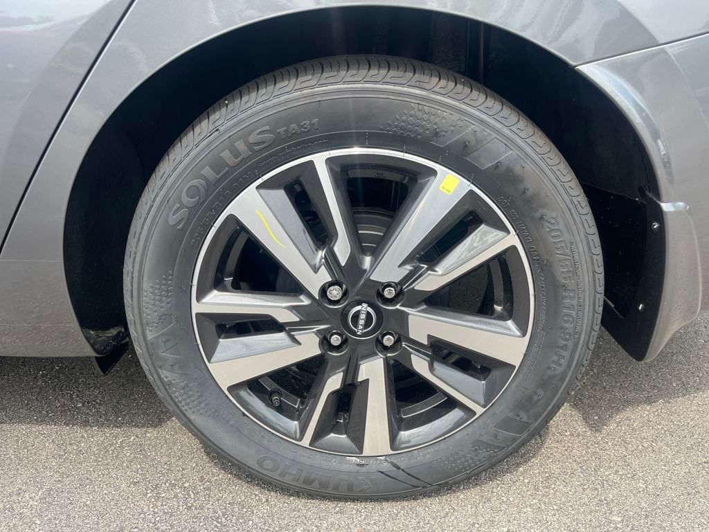 2025 Nissan Versa 1.6 SV photo 10