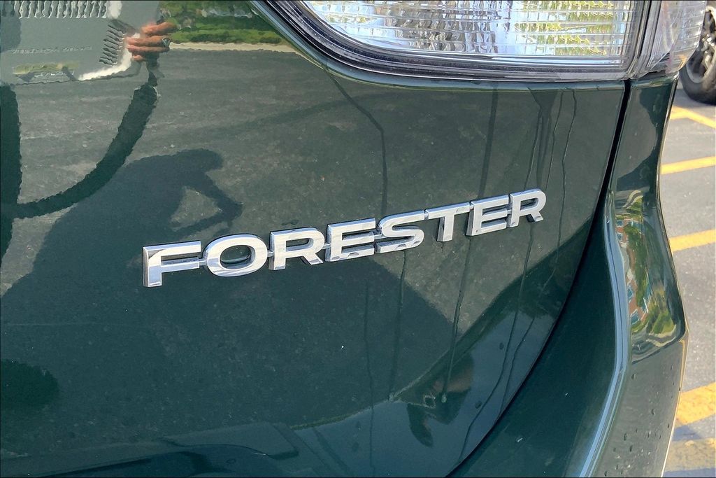 2022 Subaru Forester Limited photo 5
