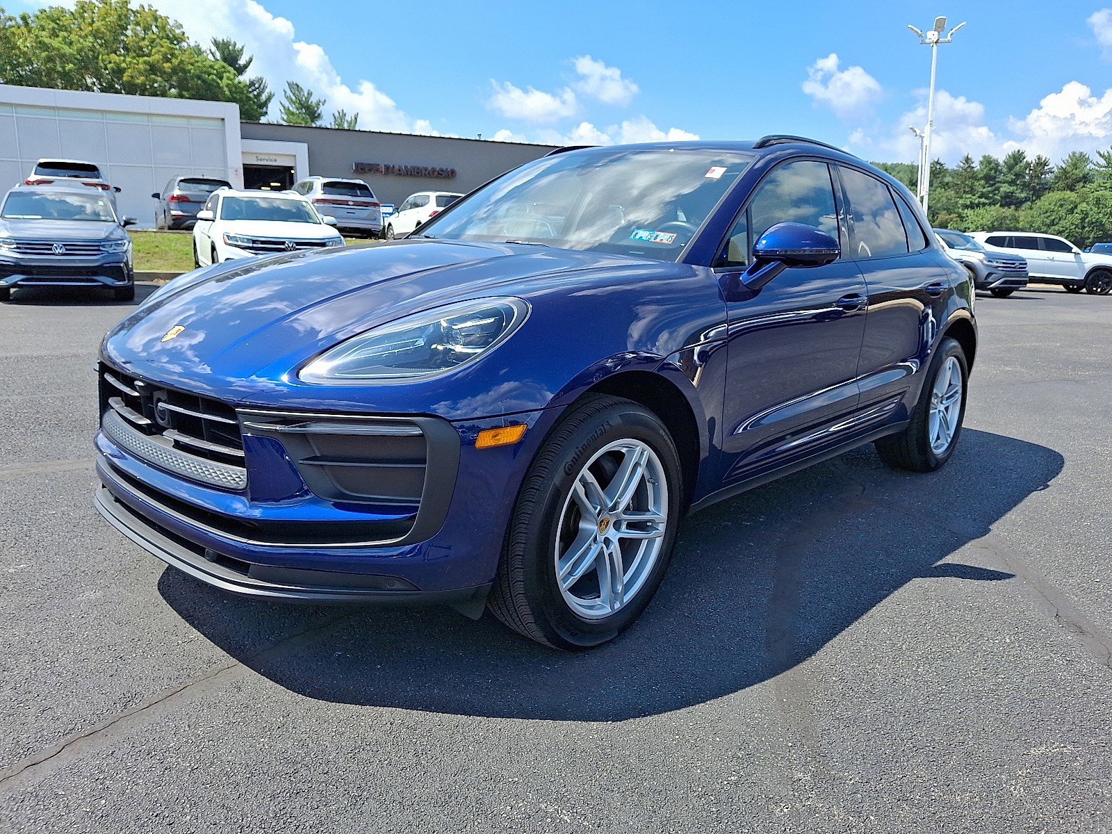 2024 Porsche Macan Base photo 2
