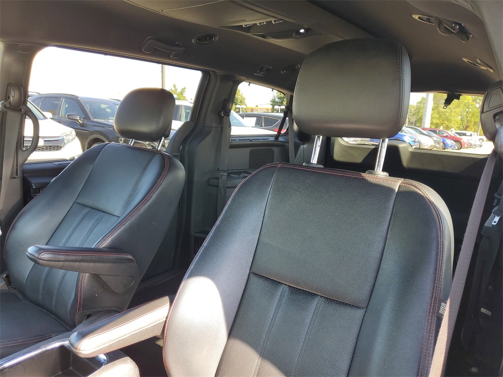 2013 Dodge Grand Caravan R/T photo 10