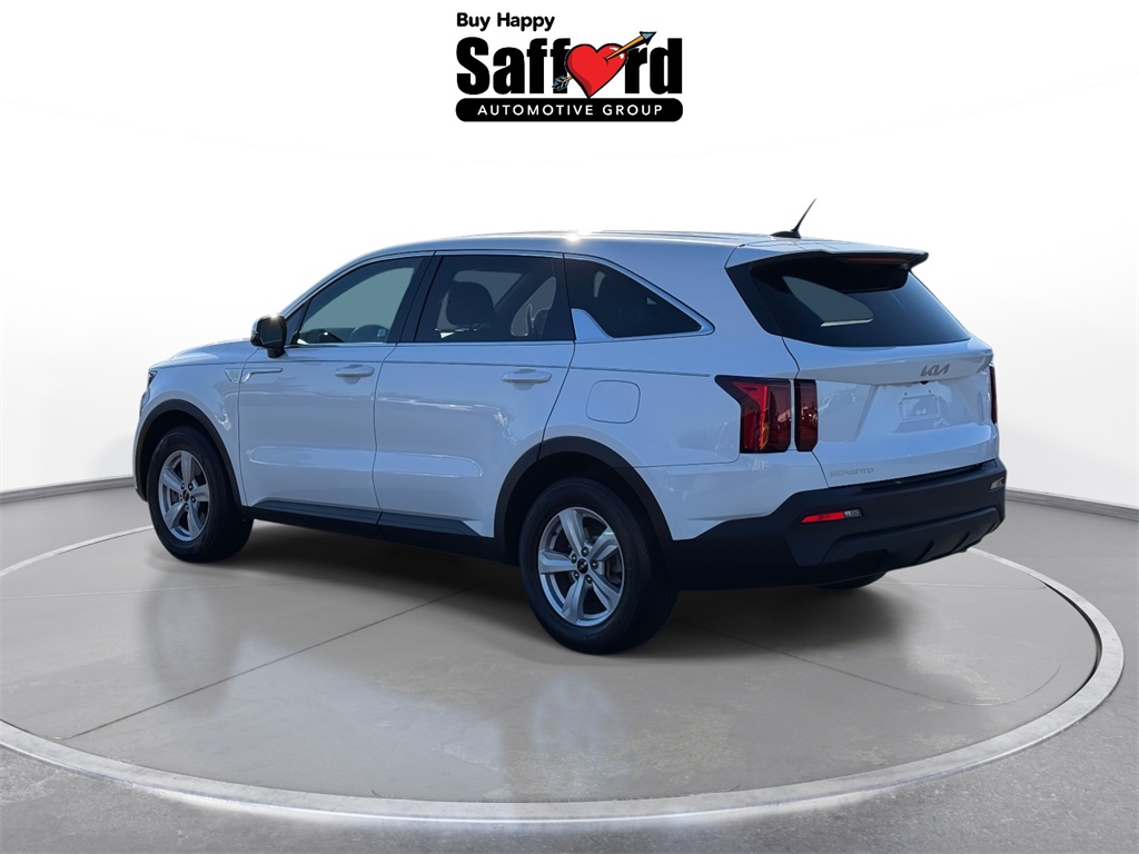 2023 Kia Sorento LX photo 2