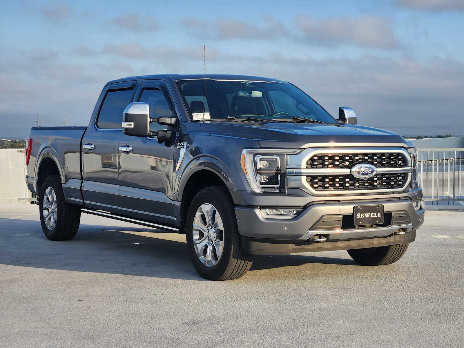 2023 Ford F-150 Platinum photo 3