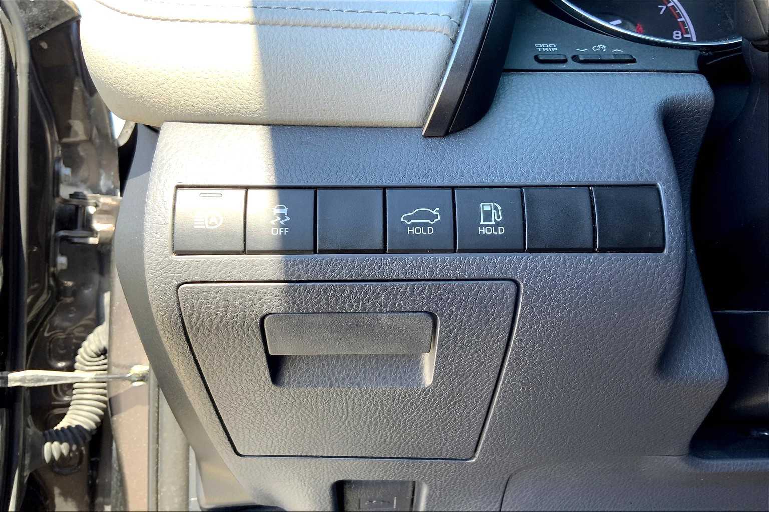 2019 Toyota Camry LE photo 30