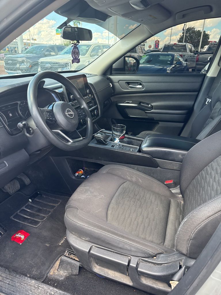 2022 Nissan Pathfinder S photo 3