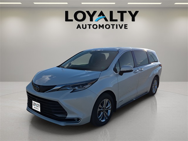 2021 Toyota Sienna Platinum's photo