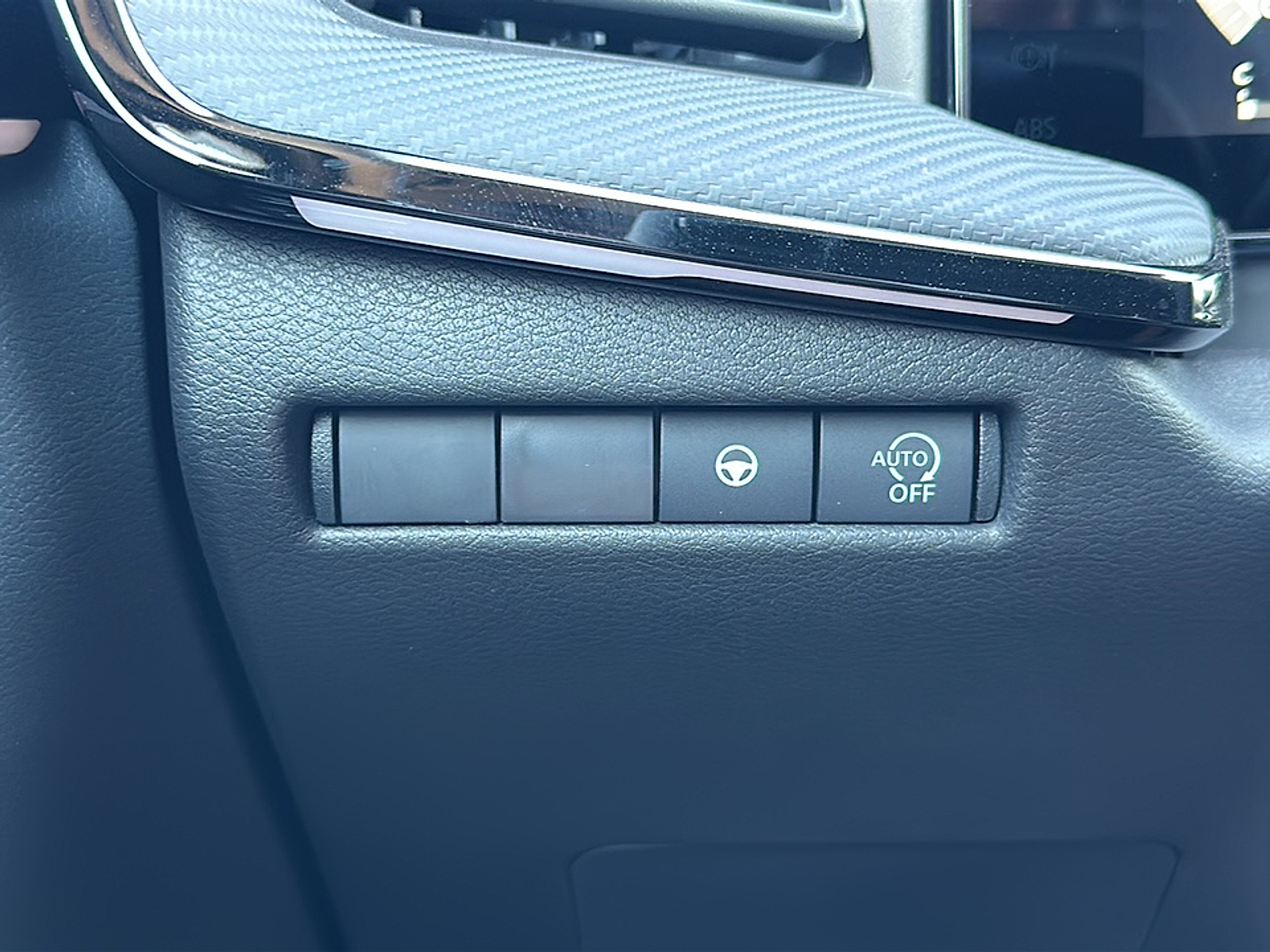 2025 Nissan Kicks SR photo 8