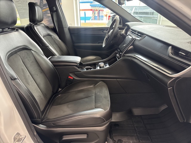 2023 Jeep Grand Cherokee Altitude photo 10